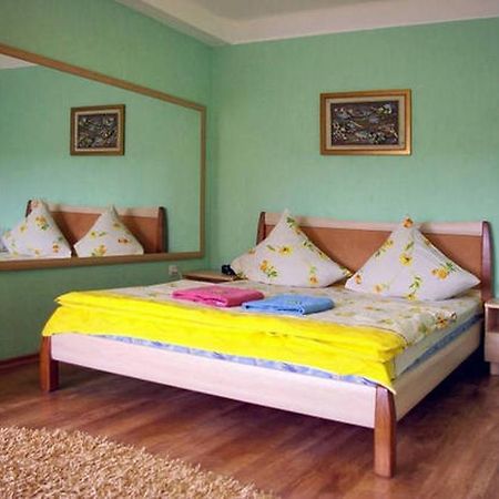 Apartment On Sobornyi Avenue Zaporizhia Exteriör bild