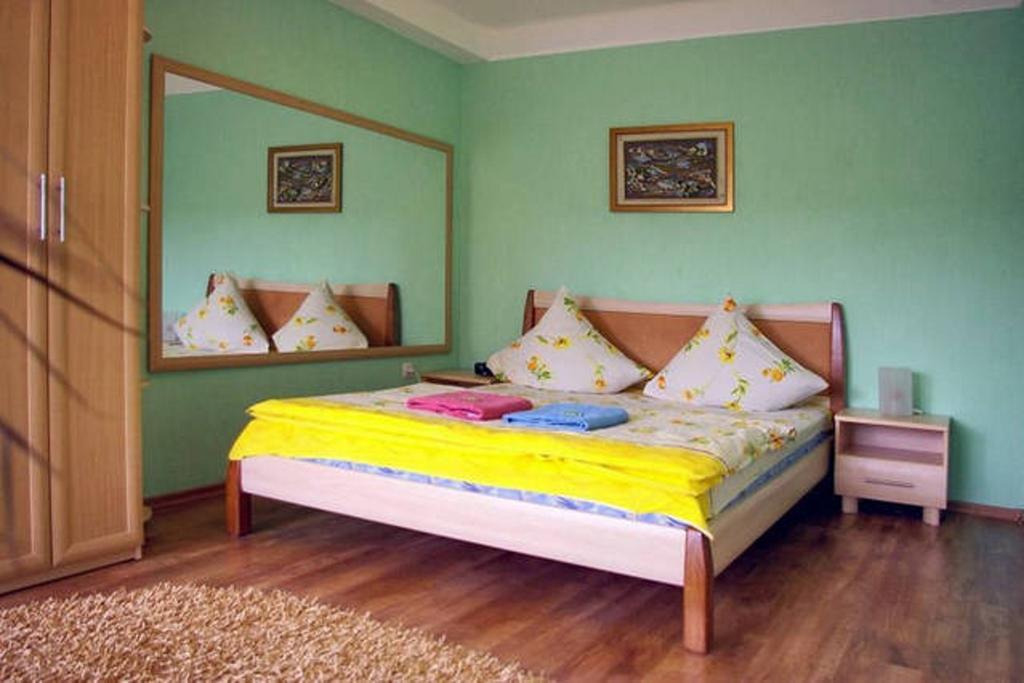 Apartment On Sobornyi Avenue Zaporizhia Exteriör bild
