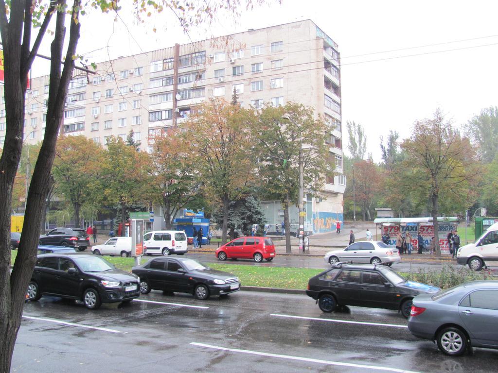 Apartment On Sobornyi Avenue Zaporizhia Exteriör bild